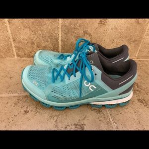 On Cloudsurfer Running, Women 8.5, Fountain/Azure